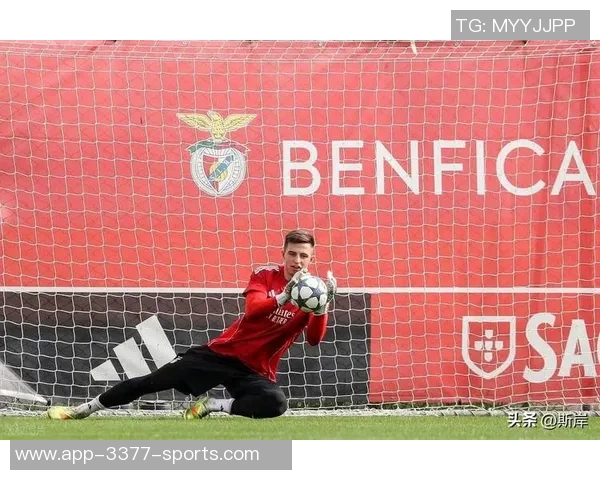 尤文等豪门瞄准本菲卡17岁后卫福尔莫索穆帅称其为新一代小麦